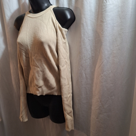 Forever 21 cold shoulder sweater size large - Picture 3 of 5